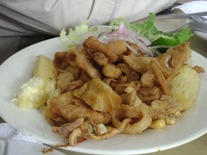 Canasta de chicharrón en Brasa & Humo, San José