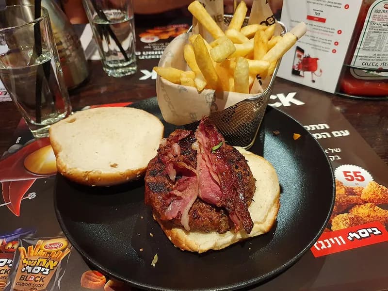 Hamburguesa de costilla en Brasa & Humo, San José