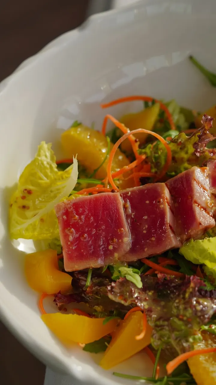 Ensalada con atún sellado, Brasa & Humo, San José