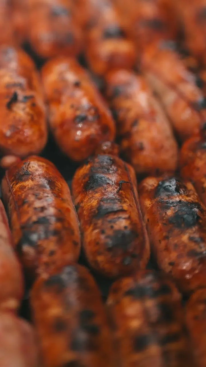 Chorizos dorados sobre las brasas, Brasa & Humo, San José