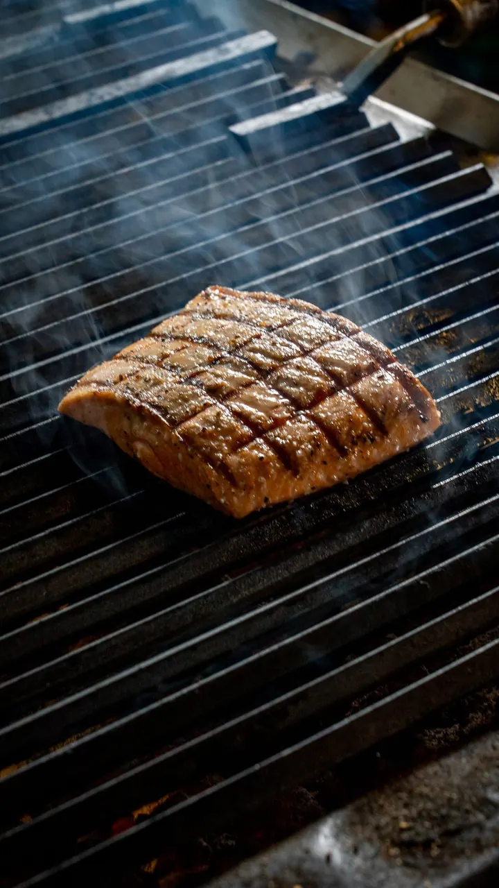 Filete de salmón sellado sobre las brasas, Brasa & Humo, San José