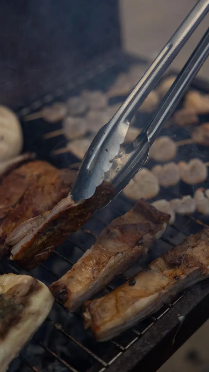 Costillas y pinchos en la parrilla, Brasa & Humo, San José